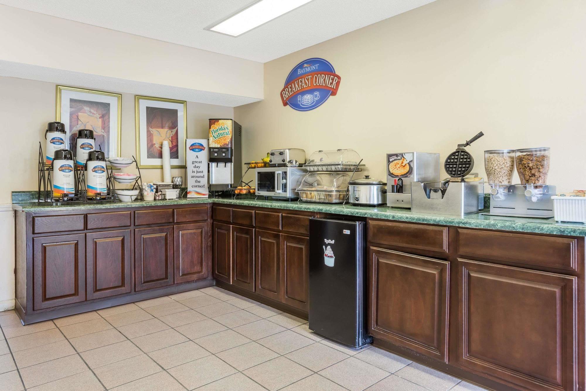 Motel Super 8 By Wyndham Orangeburg North Extérieur photo